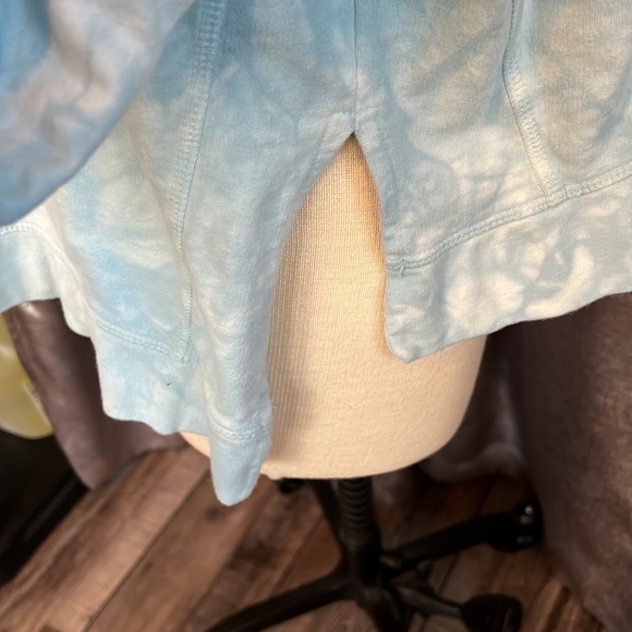 Lulus Sweatshirt - Picture 3 of 4